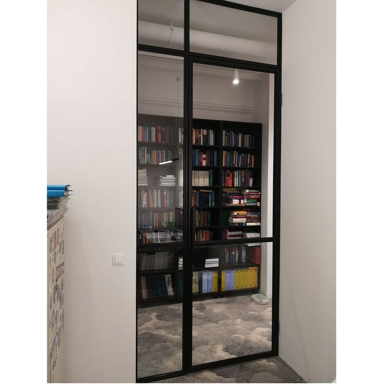 Ścianka loft ze szklanymi drzwiami industrialnymi dla Kancelarii Werner Warszawa | Koszykowa 