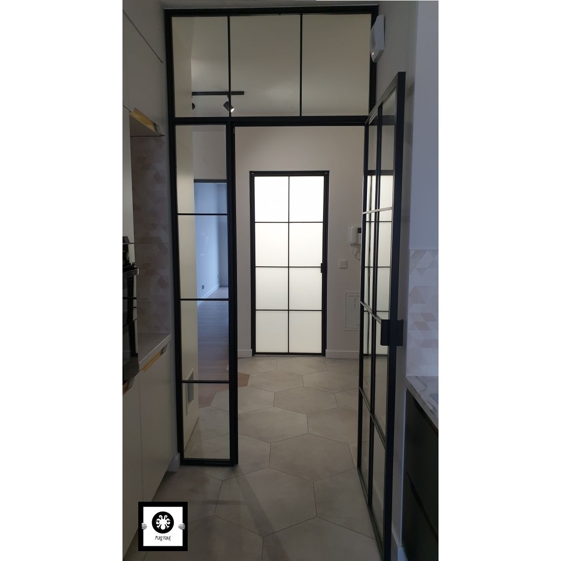 Piękne stalowo szklane drzwi loft otwierane industrialne metalowe w mieszkaniu producent Mag Haus Roman B. |  Bydgoszcz