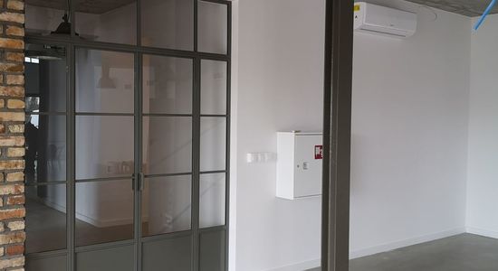 Szklana ściana industrialna LOFT z drzwiami dwuskrzydłowymi ścianka loftowa drzwi metalowe szklane Iwona P. | Poznań 6